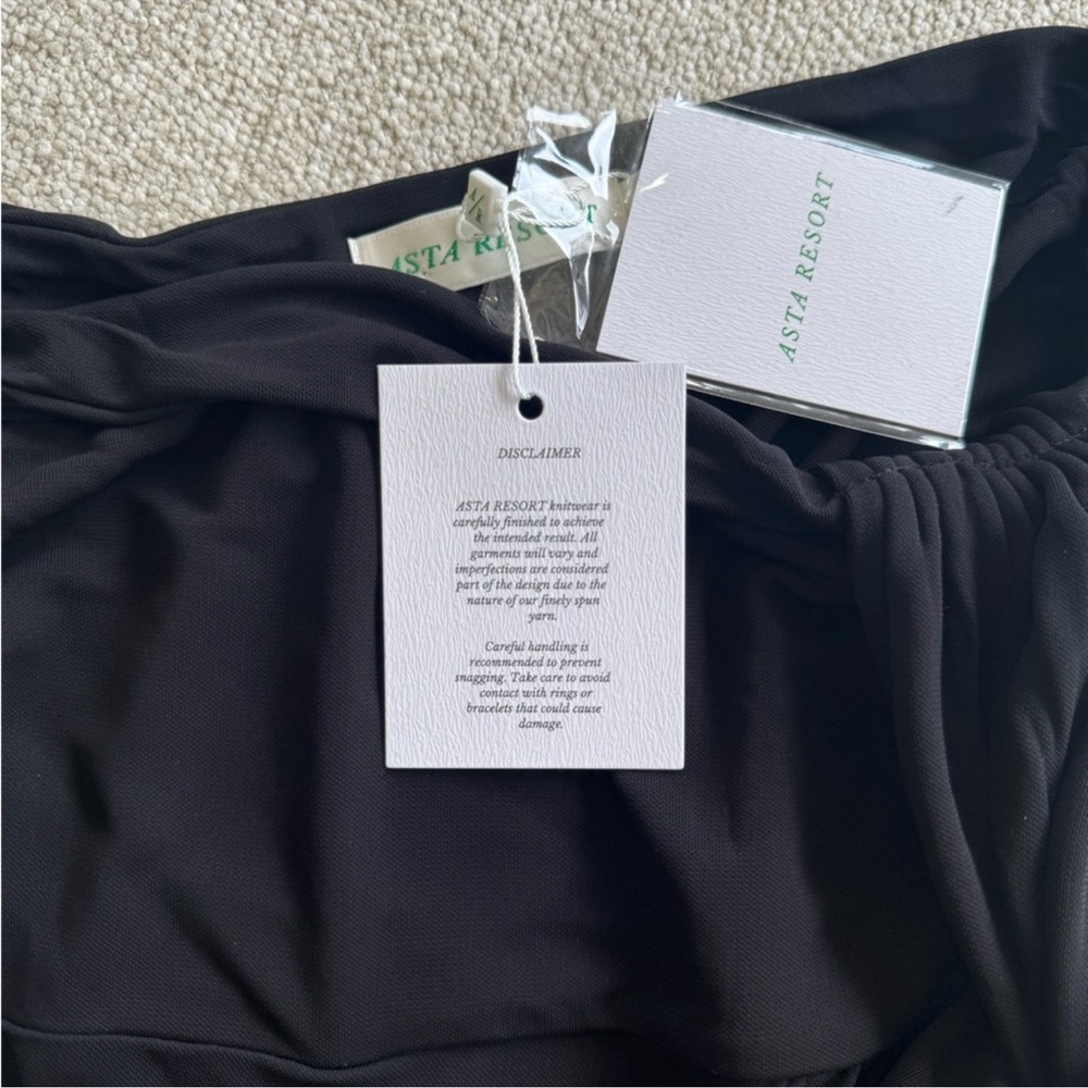 NEW WITH TAG ASTA RESORT MINI SKIRT IN BLACK - Picture 5 of 6